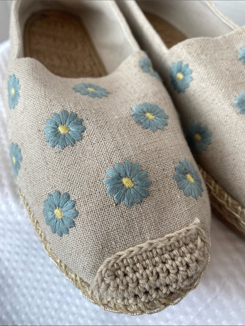 New Women's Daisy Embroidered Canvas Espadrilles Slip-On Flats - Size 8 / 8.5 - Picture 3 of 11